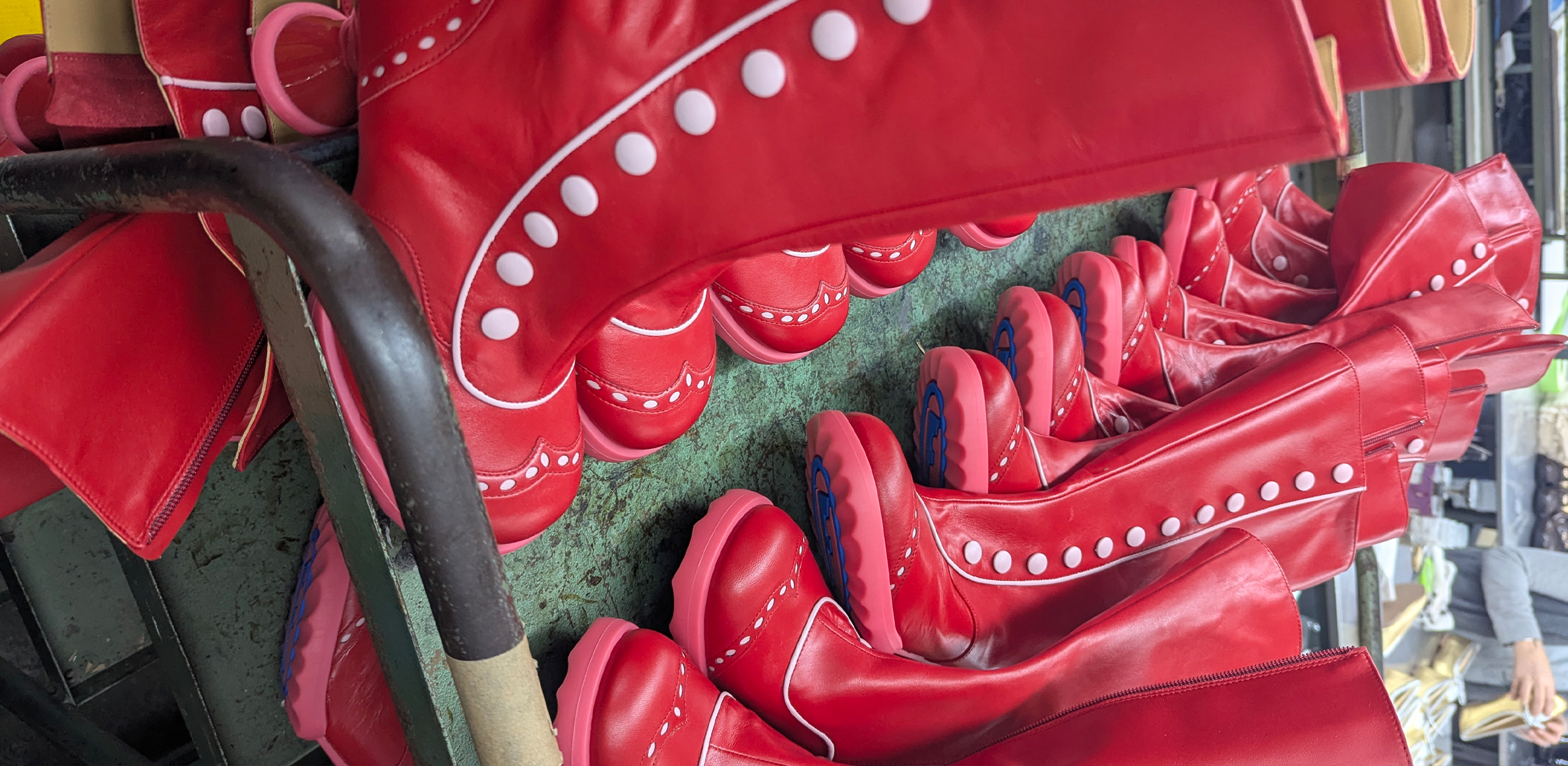 The Babycake boots in read